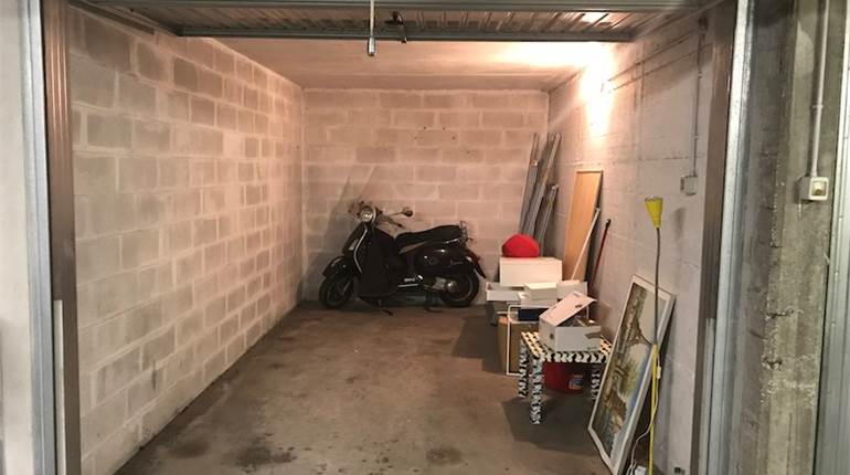 Garage for sale in Milano