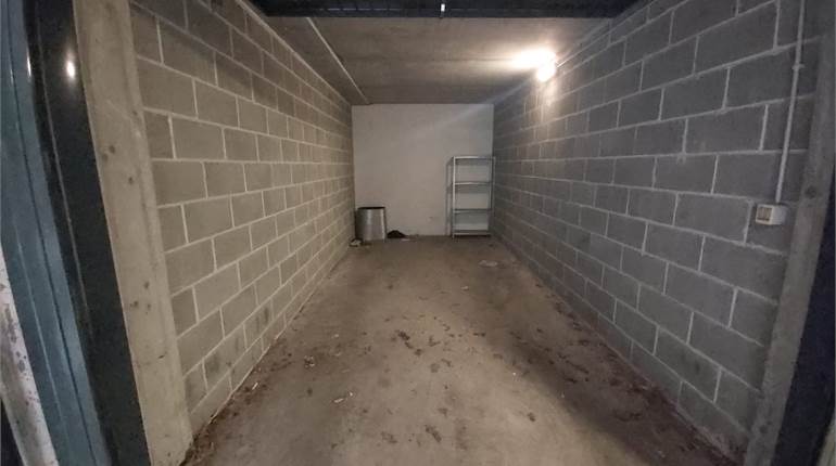 Garage for rent in Milano