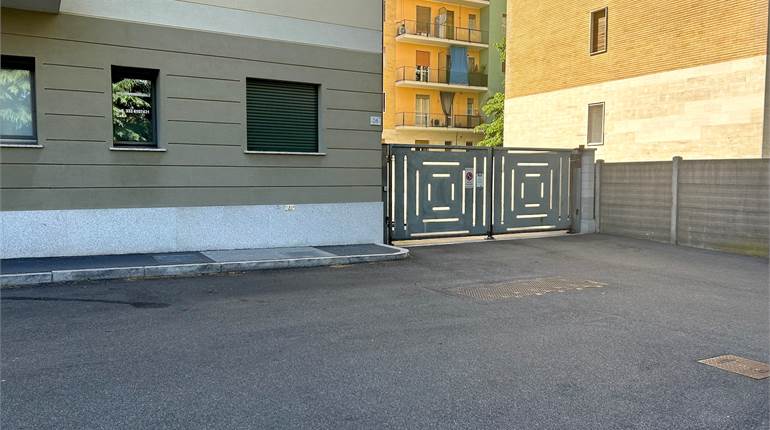 Garage for sale in Milano