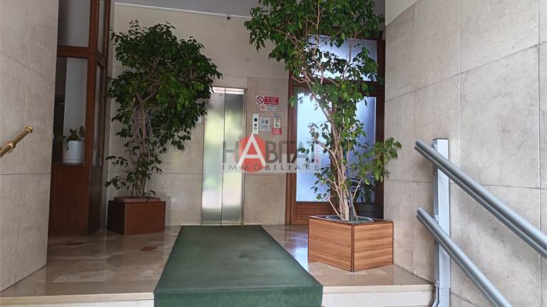 Ad.ze Piazza Tripoli, ampio trilocale con box
