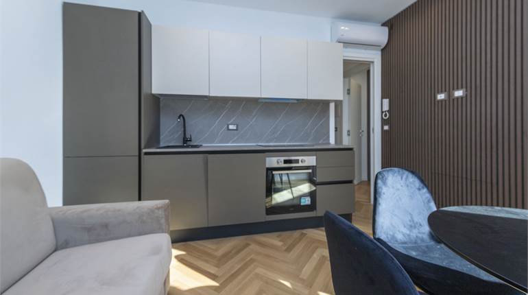 Ad.ze Piazza Amati - 2 locali ristrutturato ed arredato