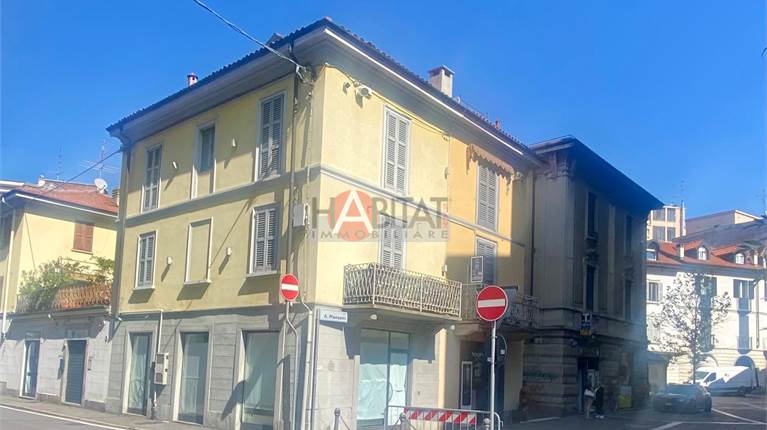 Gallarate, ampio trilocale su due livelli