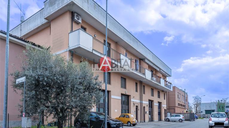 Ufficio con laboratorio e area privata 